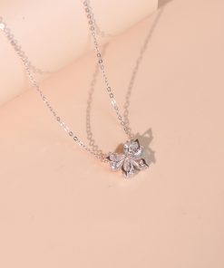 Dây chuyền mảnh bạc S925 mặt bướm cận cảnh