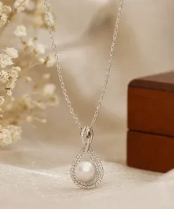 Mặt dây chuyền ngọc trai cận cảnh