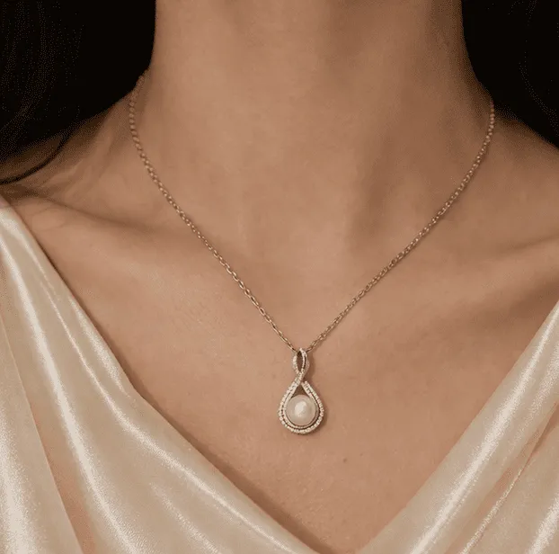 Mặt dây chuyền ngọc trai khi được đeo